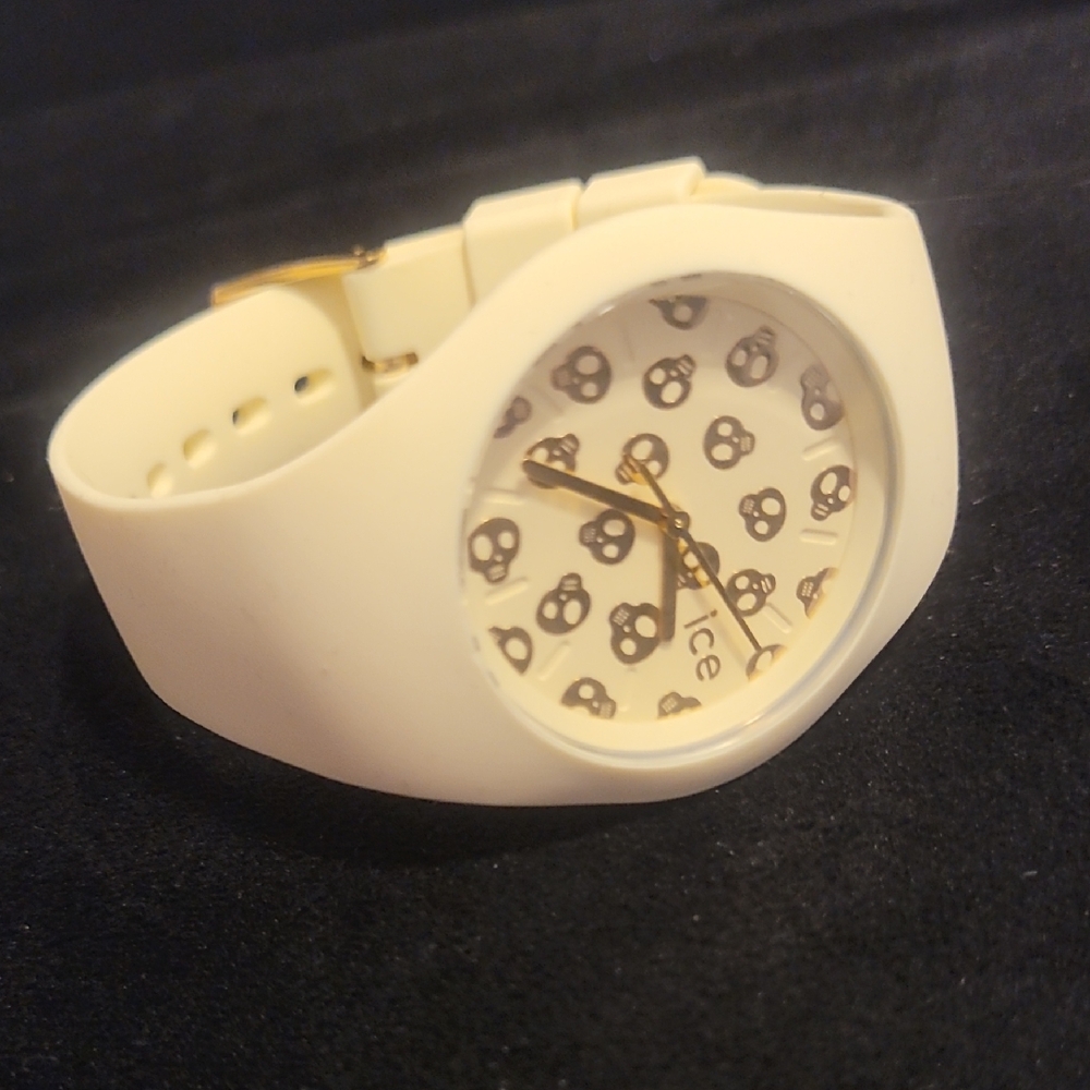 Ice Cream Rubber Skull Watch - Cream